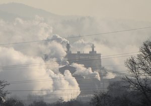 Polétavý prach a smog trápí některé kraje v Česku.