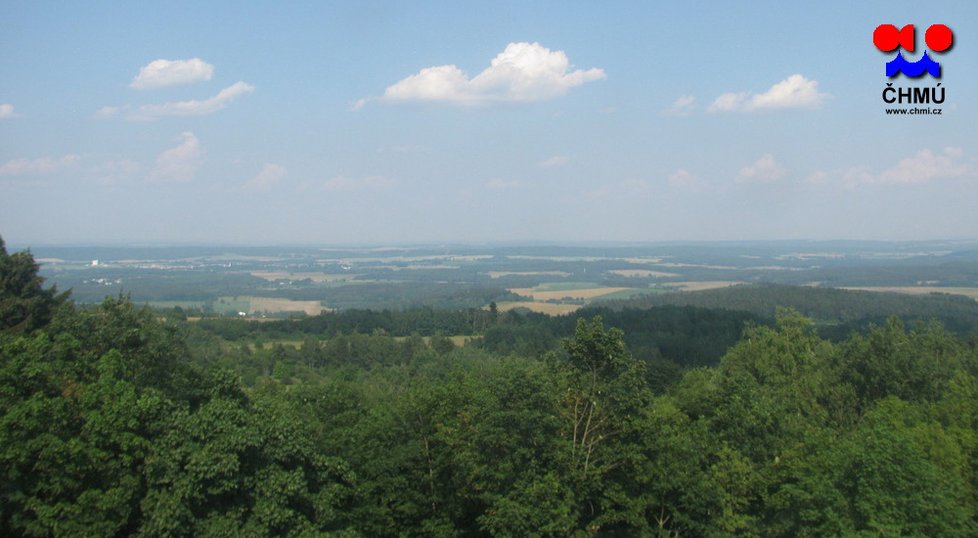 Aktuální pohled z meteostanice na Měděnci.