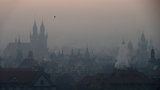 Praha zvažuje, že kvůli smogu zavede MHD zdarma. Kdyby omezila řidiče, přijdou žaloby