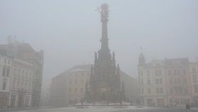 Centrum Olomouce zahalené v inverzi