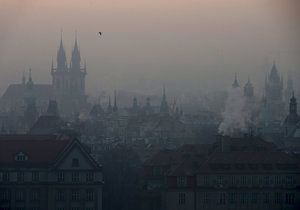 Kvůli smogu se dusí i celé hlavní město.