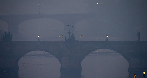 Praha slibovala při smogu MHD zdarma, teď couvá. Na co se vymlouvá?