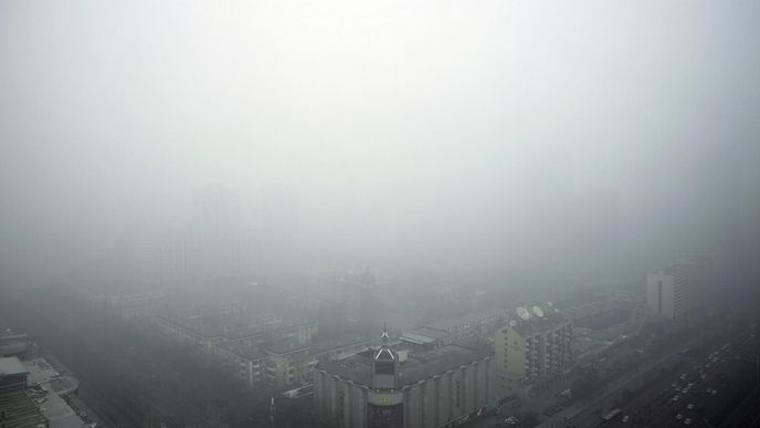 Smog v Pekingu (30. listopadu 2015)