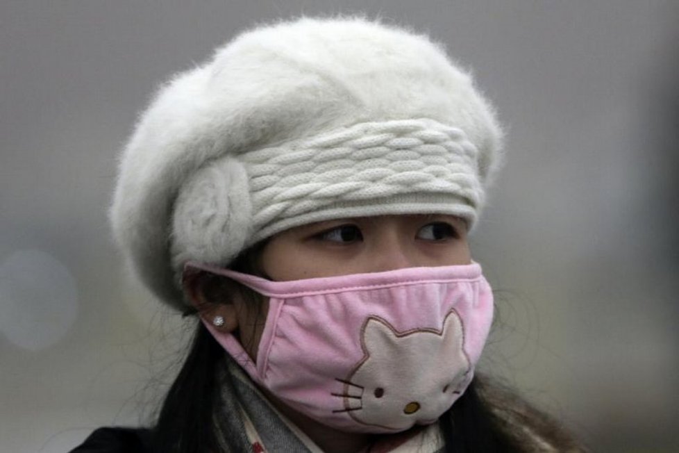 Smog v PekČínská vláda „vyhlásila válku“ znečištění a dosáhla v této oblasti určitých úspěchů. Přesto bylo i v posledních letech hlavní město Peking často zahaleno téměř neprůhlednou vrstvou smogu.ingu