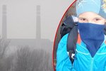 Danek Skála (7) se kvůli smogu tak dusil, že dokonce přestal chodit. Sotva dnes ráno vyšel ven, hned začal dávivě kašlat. Do školy bez šálu přes ústa už nevyjde.