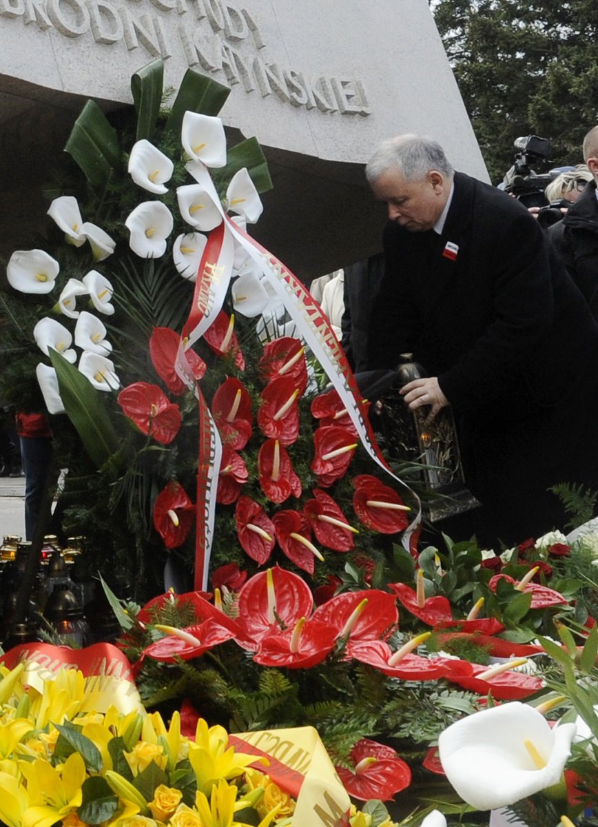 Jaroslaw Kaczynski vzpomíná na bratra a švagrovou