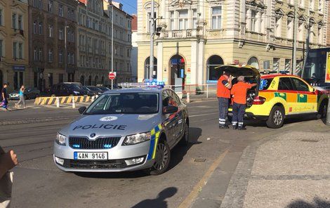 V Nuselské ulici dnes zemřelo dvouleté dítě, policisté vyšetřují okolnosti této události.