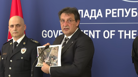Srbský ministr vnitra Bratislav Gašić při prohlášení