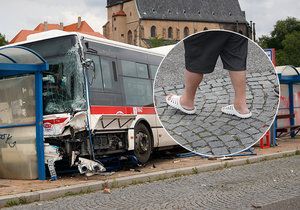 Ke smrti chlapce (†7) pod koly autobusu se vyjádřil dopravní expert: Pantofle jsou k řízení nevhodné!