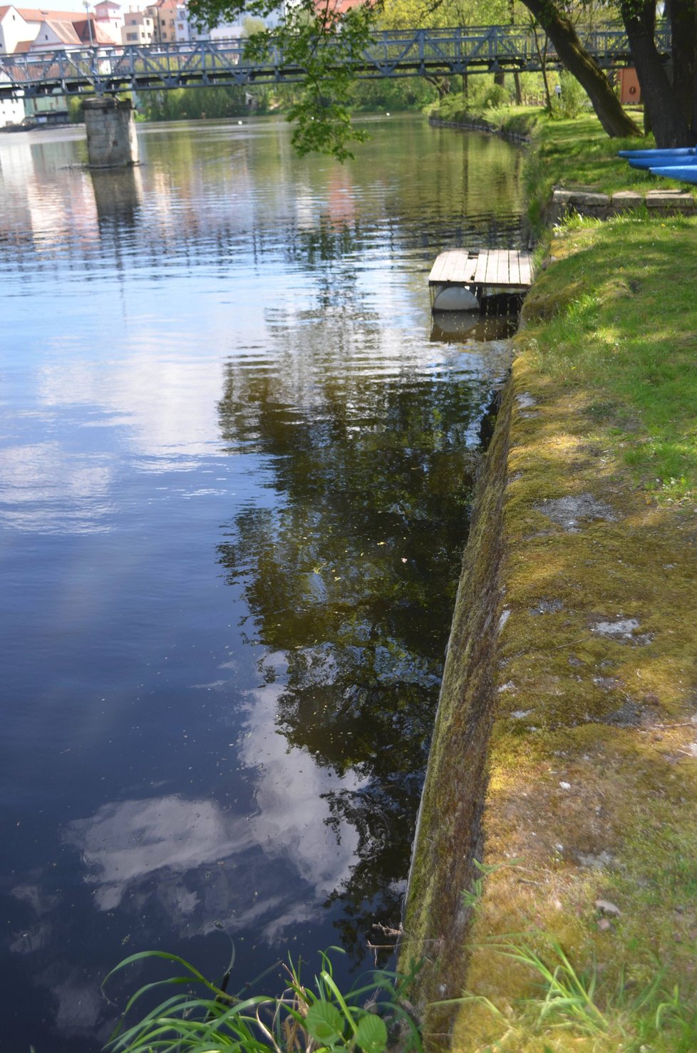 Na tomto břehu spatřila maminka malého chlapce naposledy.