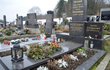 Jiráskovou pochovají do hrobky jejího životního partnera Zdeňka Podskalského v jihočeských Malenicích.