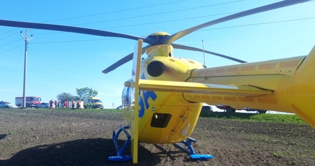 Motorkář nepřežil v neděli odpoledne na vrcholu slavkovského kopce na silnici I/50 po srážce s dodávkou, která se ocitla v protisměru. Místo zůstalo více než čtyři hodiny uzavřené.