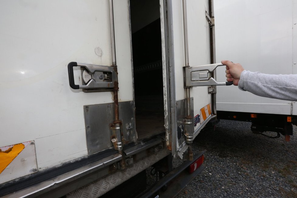 Blesk vyzkoušel náklaďák smrti: Zevnitř je auto podobné trezoru.