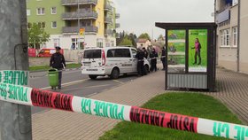 Na autobusové zastávce v Kbelích našli mrtvolu muže, nejspíš zemřel bez cizího zavinění.