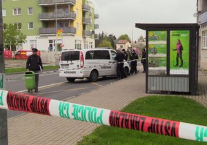 Na autobusové zastávce v Kbelích našli mrtvolu muže, nejspíš zemřel bez cizího zavinění.