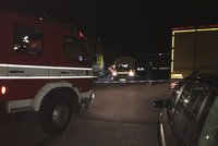 Na dálnici D5 u Ejpovic se srazily dva kamiony, jeden člověk zemřel