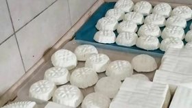 V Bardejově na Slovensku zemřel po nákaze bakterií senior. Snědl ovčí sýr.