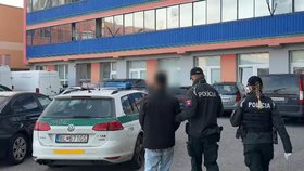 Policie vyšetřuje smrt novorozence, kterého našli v pračce.