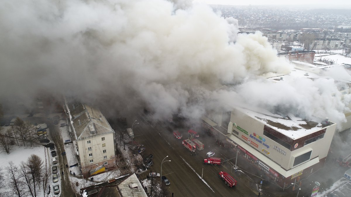 Nákupní centrum Zimnaja višňa zachvátilo ohnivé peklo.