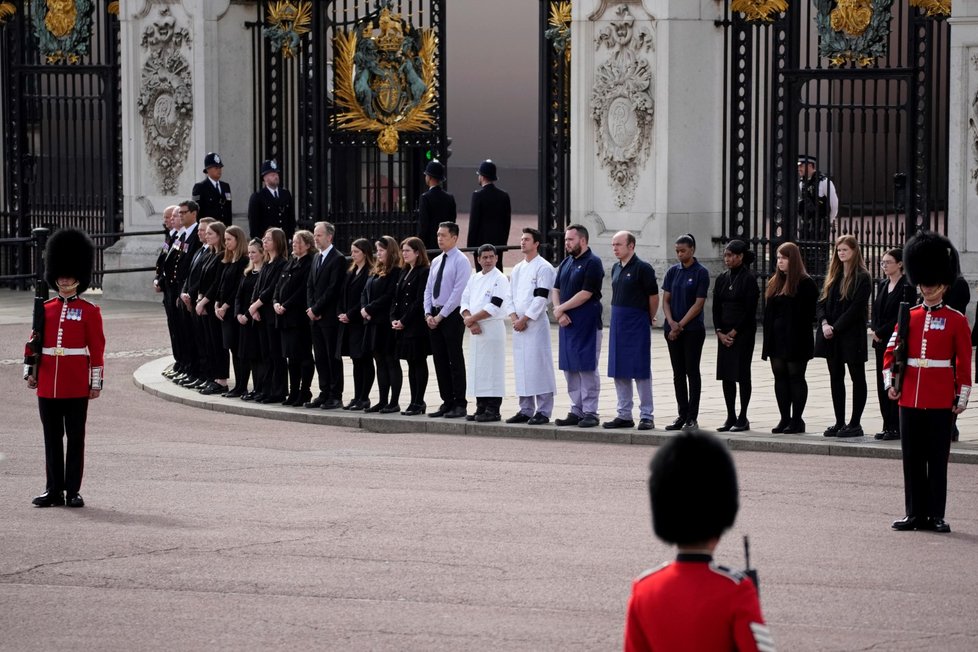 Pohřeb královny Alžběty II.: Personál se loučí