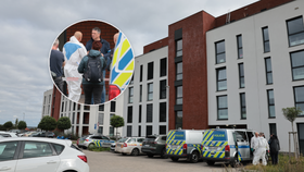 V bytovém domě v Kolíně našli policisté mrtvou osobu. Další těžce zraněnou převezli do nemocnice.