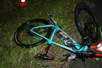 Cyklista (†58) vjel u Kuřivod pod lesní harvestor: V zatáčce se stroji nestačil vyhnout