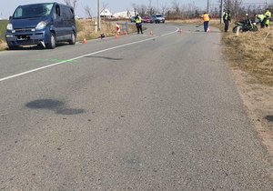 Smrtelná nehoda motorkáře mezi Lužicemi a Mikulčicemi na Hodonínsku.