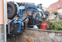 Neovladatelný traktor zavalil řidiče († 28), ten na místě následkům zranění podlehl