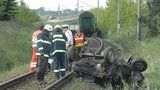 Vlak smetl auto na přejezdu: Šofér byl na místě mrtvý