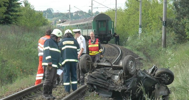 Děti přežili, ale jejich máma byla na místě mrtvá