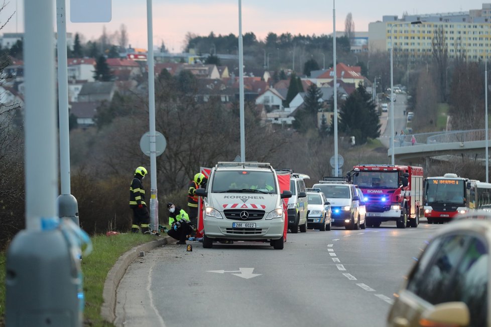 V Jeremiášově ulici na Praze 13 zemřel v pátek 9. dubna narazil do sloupu. Na místě bohužel zemřel.