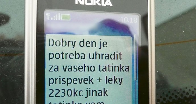 Tohle údajně napsala sestra domu pro seniory. Při naplnění hrozby by se zařízení pravděpodobně dopustilo dalšího trestného činu.