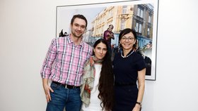 Před odchodem ještě jedna společná fotka, zleva ředitel obsahu Blesku Radek Lain, Yoani Sánchez a generální ředitelka společnosti Libuše Šmuclerová