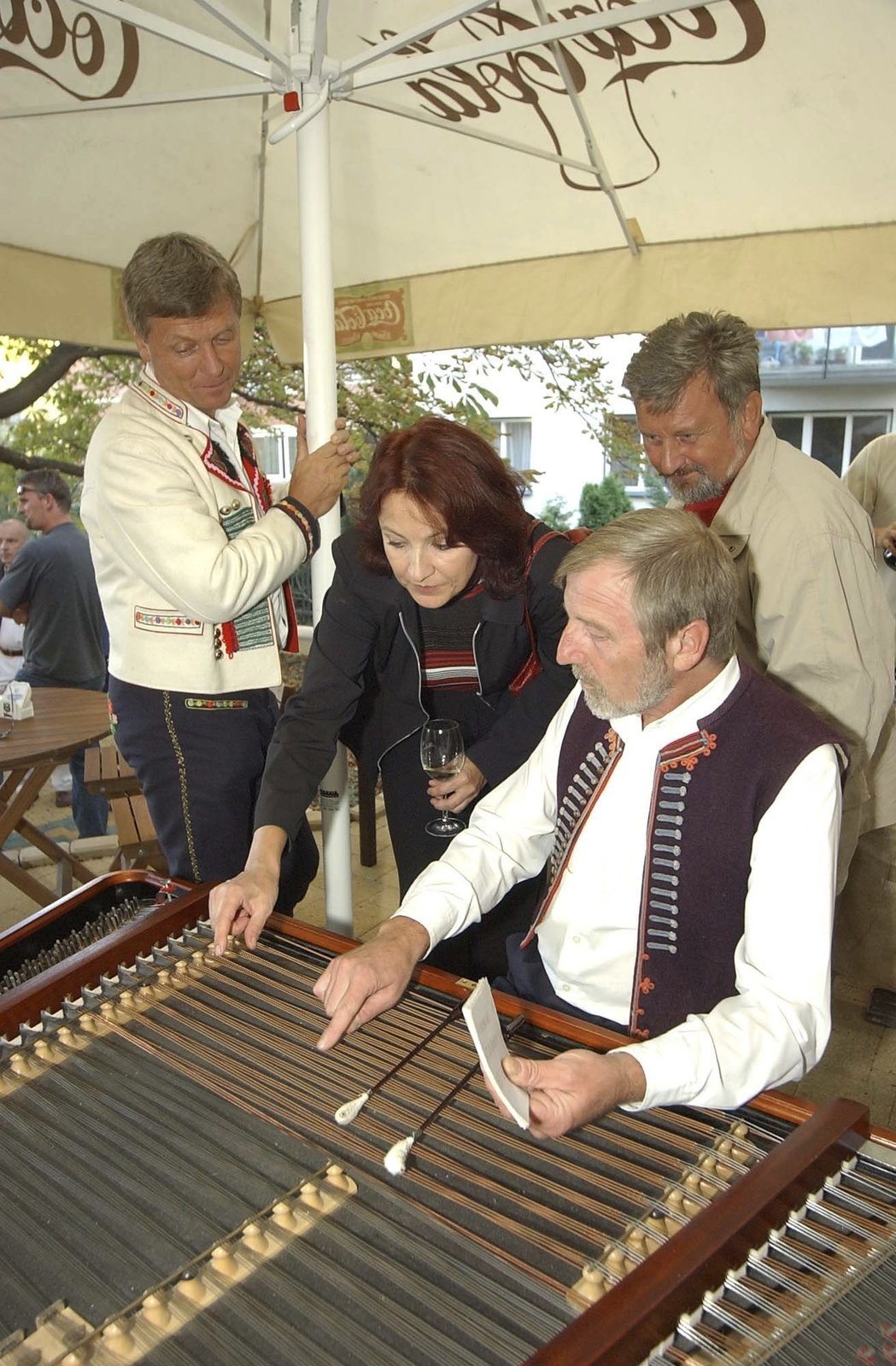 Jiřina Bohdalová patří mezi obdivovatelky jak vína, tak zpěvu Jožky Šmukaře.