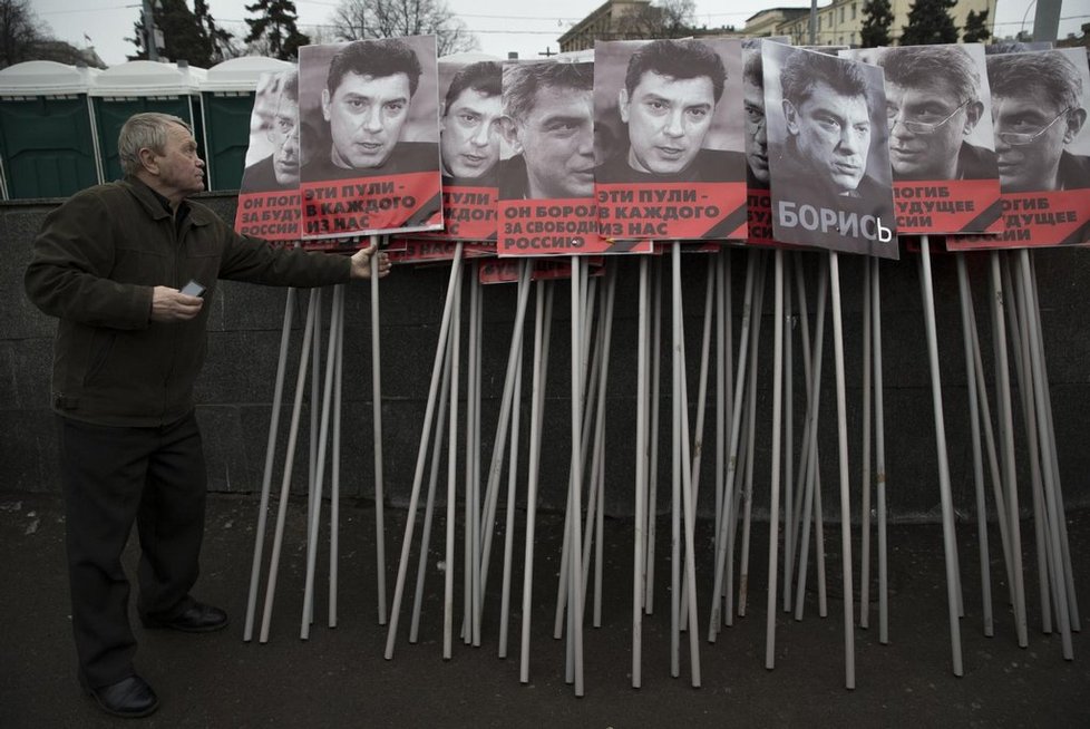 Smuteční průvod za Borise Němcova v Moskvě