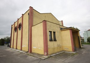 Stávající budova smuteční síně v Břeclavi je dávno za zenitem. Fungovala více než 51 let.