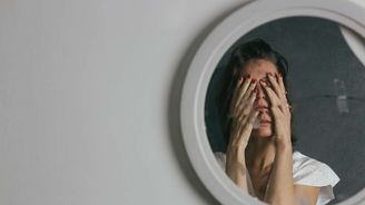 Vztahy, škola, média: Z čeho může pramenit vaše nízké sebevědomí? Vztahy, škola, média: Z čeho může pramenit vaše nízké sebevědomí?