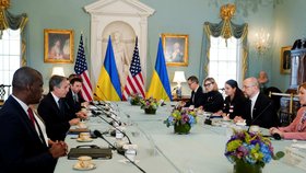 Americký ministr zahraničí Blinken uvítal ukrajinského premiéra Šmyhala.