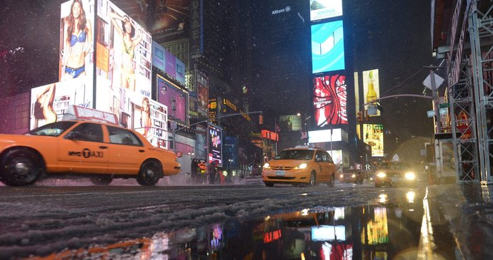 I na rušném náměstí Times Square napadl sníh