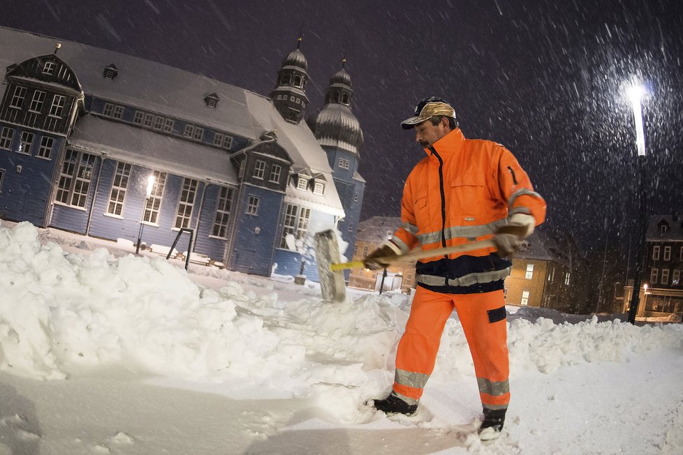 Německo: Sněhová bouře ničí Evropu.