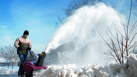 Se sněhovou frézu uklidíte sníh až 20x rychleji, než s lopatou.