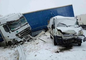 Záchranáři zasahovali během úterý také u hromadné nehody na D1 nedaleko Tučap na Vyškovsku.