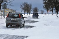 Řidiči pozor: Meteorologové varují před sněhovými jazyky
