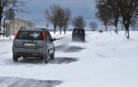 Sníh může zkomplikovat dopravu.