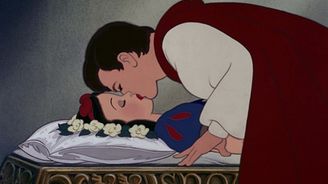 Sněhurka: Me too! Aktivisté napadají polibek prince ve slavné Disneyovce. Dotyčná k němu totiž nedala svolení