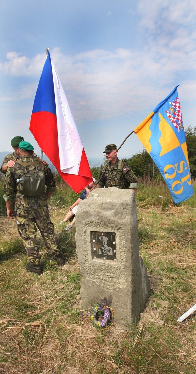 Pomník generála Josefa Šnejdárka v Bystřici nad Olší