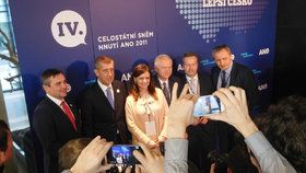 Tiskovka nového předsednictva ANO ve složení (zleva) Vokřál, Babiš, Jermanová, Faltýnek, Brabec a Stropnický