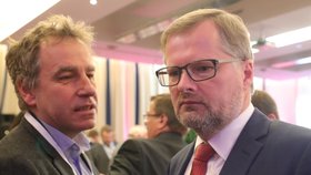 Předseda ODS Petr Fiala a europoslanec Luděk Niedermayer, který vstoupil do TOP 09 teprve několik dní před sněmem.