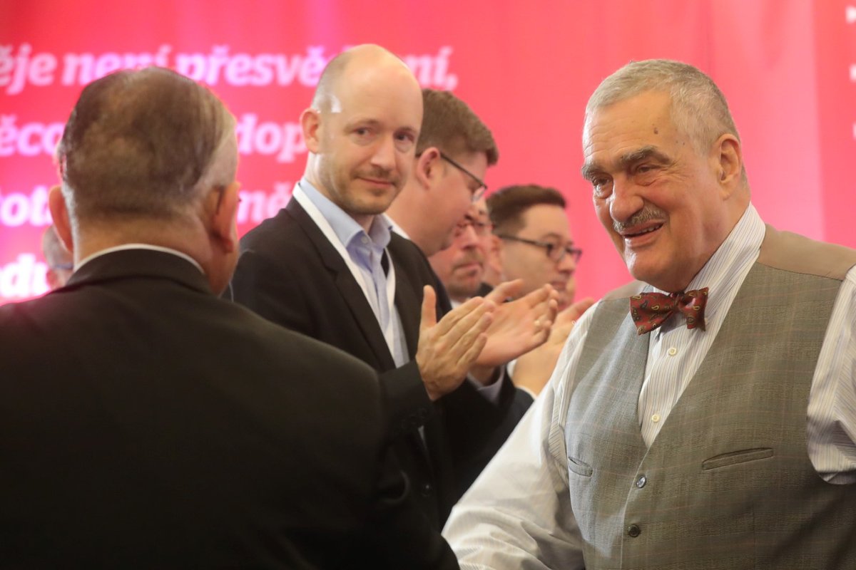 Čestný předseda TOP 09 Karel Schwarzenberg na pátém sněmu strany v Praze.