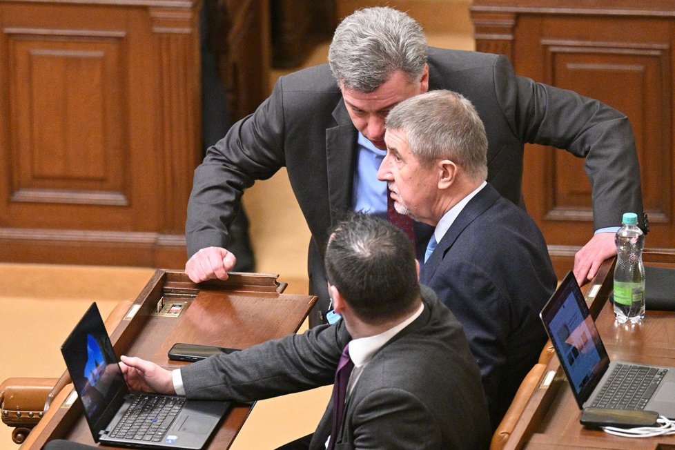 Řádná schůze Sněmovny (21. 2. 2023). Na snímku ministr spravedlnosti Pavel Blažek (ODS) a Andrej Babiš (ANO).